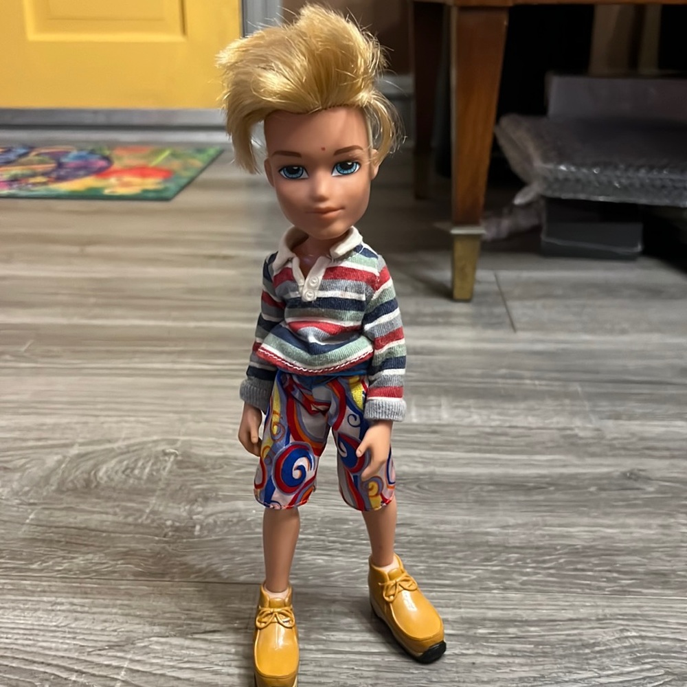 Vintage Bratz Boyz Doll 2002 Blonde Hair Blue Eyes Shorts Shoes